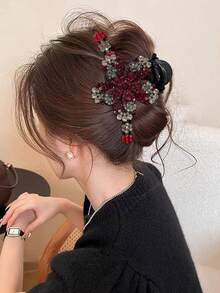 1个仿真玫瑰花发夹，适合日常佩戴，也可作为情人节礼物送给朋友。这款发夹可作发卡、发夹、发夹、发饰、发夹、发卡、发饰夹等，是秋冬季女士度假、夏季海滩度假的必备单品。 - 彩色 - 查看 3