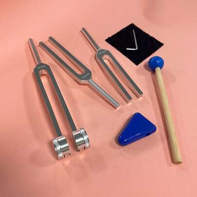 一套包含 128Hz、256Hz、512Hz 和 528Hz 音叉，配有天鹅绒袋，三件套共鸣音叉套装，瑜伽冥想配件