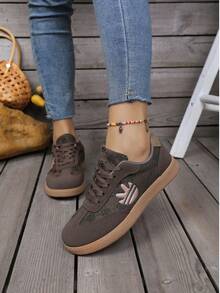 Baskets montantes  synthétique marron grande taille pour femmes, chaussures marron, trèfle, chaussures plates, chaussures pour femmes, chaussures de sport rétro allemandes de printemps casual. Durables, légères, confortables, convenant à toutes les saisons. Convenant pour le port quotidien, les fêtes, le fitness, le camping et les vacances. Chaussures plates polyvalentes marron, convenant pour la rentrée scolaire et Noël, cadeau de vacances idéal, chaussures, baskets, baskets pour femmes, chaussures pour femmes>baskets, chaussures pour femmes, cadeau - Tabac - Voir 9