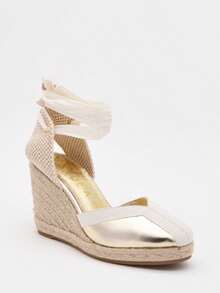 Alpargatas de Cuña Doradas con Cintas Ajustables para Estilo y Comodidad: Descubre el Calzado Ideal para el Verano con Punta Metalizada y Suela de Esparto, Perfectas para Looks Sofisticados; Tacón de 9 cm para una Pisada Estable y Elegante, Combinan con Vestidos y Faldas Informales, Disponibles en Tallas 36-41; Planta Interior de Piel para Máximo Confort y Cierre con Hebilla en Color Oro, Conviértelas en tu Imprescindible para Cualquier Evento Estival. - ORO - Ver 4