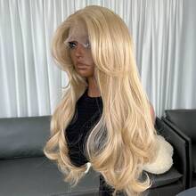 13x6 Kanekalon Futura 蕾丝前假发，22 英寸长波浪高光泽合成假发，带刘海，无需胶水，Kanekalon 耐热合成假发，自由分缝，150% 密度，适合初学者佩戴的透明蕾丝假发，适合日常、派对、节日等场合。 - 金色 - 查看 9