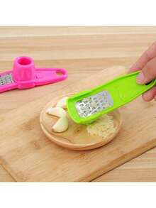 1件装蒜蓉压碎器多功能手动姜蒜研磨器刨丝器切割器具蒜蓉剥皮器厨房配件工具 - 彩色 - 查看 7