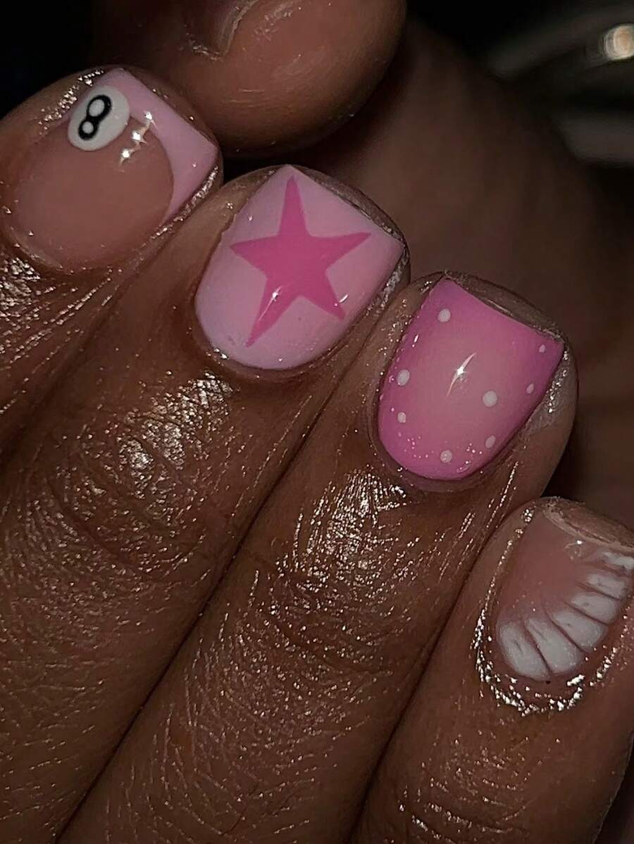 24片短方形豹纹粉白法式压纹美甲贴纸，搭配黑色黑桃#8、星星和波点图案，可爱少女风，完美贴合，包含1瓶果冻胶和1把指甲锉，适合女性和女孩日常佩戴以及各种派对场合。美甲用品 - 彩色 - 查看 1