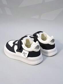 儿童保暖运动鞋，适合幼儿男孩和女孩的闭合休闲鞋，钩环，厚底雪地靴，婴儿鞋 - 黑與白 - 查看 2