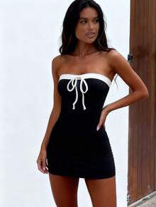 Vestido mini ajustado con contraste de color, tirantes con lazo, estilo Y2K, adecuado para vacaciones, citas y uso diario - Blanco y Negro - Ver 4