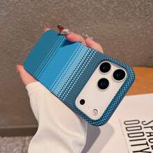 Compatible  17 Pro Max Case 17 Pro New Ultra-Thin 16 Matte Large Hole Carbon Fiber Kevlar Texture Large Hole Carbon Fiber Kevlar Texture 16 Pro Embossed 14 Unisex 16 PM Shockproof Cover 15 PRO - 1個 - 查看 1