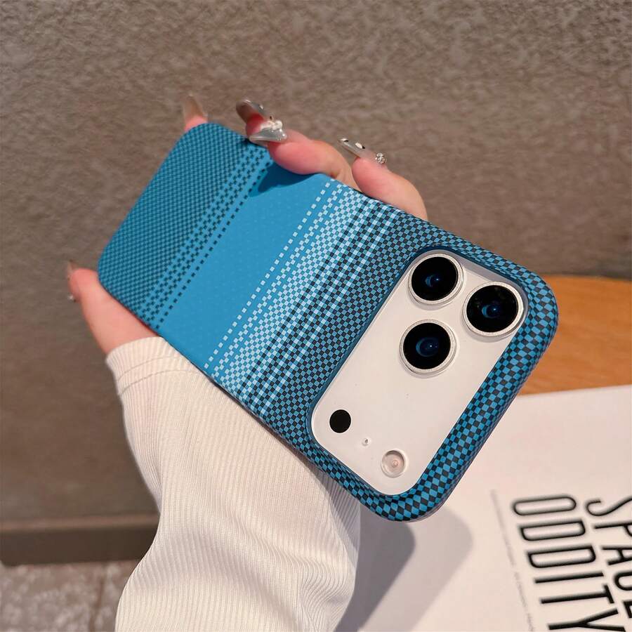 Compatible  17 Pro Max Case 17 Pro New Ultra-Thin 16 Matte Large Hole Carbon Fiber Kevlar Texture Large Hole Carbon Fiber Kevlar Texture 16 Pro Embossed 14 Unisex 16 PM Shockproof Cover 15 PRO - 1個 - 查看 1
