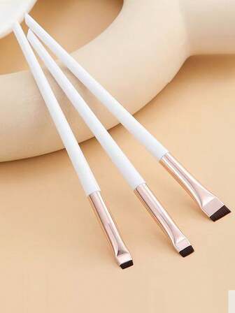 3Pcs Sickle-Shaped Angled Brush, High-Density Bristles Fluffy & Soft, No Eye Irritation & Suitable For Sensitive Skin, Compatible With Various Cosmetics Like Eyeliner Cream & Eyeshadow Powder, Usable For Eyelash Extension Drawing, Eyelid Lower Lash Line Creating & Eyebrow Shaping, Equipped With Lightweight Handle For Easy Control, Portable & Space-Saving, A Must-Have Eye Makeup Essential For Cosmetic Bag