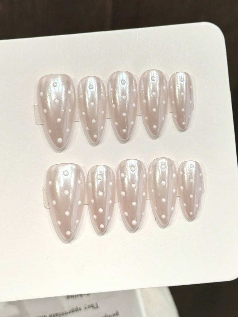 10片手工美甲贴片，杏仁形，中号，柔和白色，白色波点，纯色，铬色，简约优雅的手工秋季美甲，秋季美甲贴片，情人节美甲，Y2K风格，节日美甲，派对美甲，日常约会美甲，海滩热带度假美甲适用，DIY假指甲，适合女性和女孩作为礼物，美甲用品 - 白色 - 查看 1