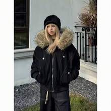 女式冬季保暖连帽派克大衣，人造毛皮饰边，黑色长袖，拉链口袋，合身下摆，常规长度，100% 涤纶填充物 - 黑色 - 查看 9