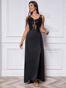 Robe de soirée ajustée de couleur unie élégante avec insert en maille, application florale 3D, strass et décoration à gland, convient pour la plage, le mariage, le gala, le cocktail