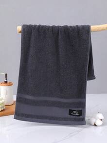 1条31.5英寸 x 62.9英寸加厚豪华浴巾，超级柔软吸水，适用于浴室、健身房、酒店、海滩——是送给每个人的完美礼物，也是居家和旅行的必备品。