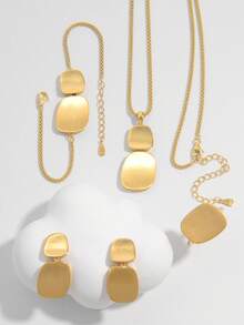 一套优雅时尚别致经典个性化复古925银几何花卉纹理设计耳环、项链、戒指、手链首饰套装，适合女性日常、节日、旅行、派对、约会、度假等场合佩戴，是馈赠佳品。