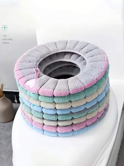 Varmt toalettsitsöverdrag, mjukt och bekvämt, lämpligt för hemmabruk och studenthem. Tjock och mysig kudde, avtagbar och lätt att rengöra, bärbar design, oumbärlig hemartikel. Roligt mönster, maskintvättbar, långsamt stängande toalettlock, isolerande kuddeöverdrag, toalettsitsdyna, badrumstillbehör