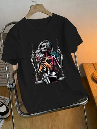大码女式夏季骷髅涂鸦风格图案T恤 | Curve Plus，Curve Plus秋装，女式大码服装，Curve Plus上衣，大码圣诞节，女式大码图案T恤，感恩节大码