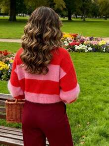 Nouveau pull en tricot à col rond, épissage rouge et rose, boutons contrastés pour femmes en automne et hiver. Top à manches longues, style romantique français doux et élégant, style slouchy convenant pour la sortie quotidienne, les rendez-vous, les déplacements. Cardigan femme, vêtement d'automne, Halloween chic