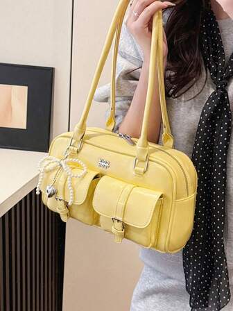 This Is A Solid-Colour PU Fabric Handbag For Women, Featuring Pearl Pendants And Letter Decorations. It Has A Zipper Closure And Double Handles, Allowing It To Be Carried By Hand Or Over The Shoulder. The Interior Can Hold Daily Items Such As Lipstick, Keys, And Cosmetics. Suitable For Women, Female University Students, Commuting To Work, Going Out Shopping, Dating, Travelling And Other Daily Activities.