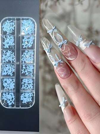 12个迷你蓝色蝴蝶结美甲装饰品，可佩戴在指甲上，也可用作领带、丝带和其他美甲配件。