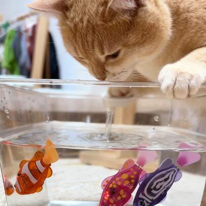 Interaktiva kattleksaker, robot-LED-fisk vattenaktiverad simsimulator, batteridriven söt husdjursfisk, observera: fiskens färg är slumpmässig