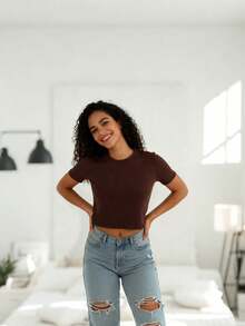 kit 3 blusas  cropped Feminina e  ribana algodão  canelado manga curta moda blogueira estilosa tendencia  dia  a dia    Casual  Poliéster - preto e branco e marrom - Visão 5