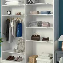 1个可调节储物架 - 高强度塑料结构，无需钻孔安装，节省空间，高度和宽度可调节 - 白色现代设计，带搁板，适用于衣柜、厨房、浴室 - 易于安装，多功能搁板