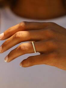 1枚S925纯银皇冠莫桑石尾戒，时尚优雅，可作订婚戒指、承诺戒指、周年纪念戒指、女士珠宝礼物、圣诞礼物。 - 群鑲王冠莫桑尾戒 - 查看 8