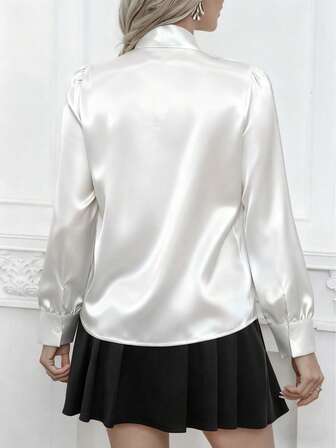 女士优雅缎面白色长袖休闲衬衫，百搭通勤衬衫，蝴蝶结领口细节 - 纯色适合所有季节，可机洗不透明、柔软透气的面料，精致的缎面质地，纯色领带适合办公室和日常穿着