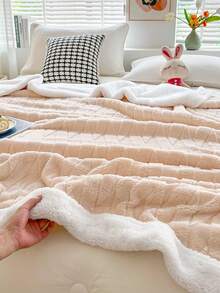 1pc Leaf Pattern Throw Blanket, Warm Thick Double-Layer Soft & Cozy Blanket, Jacquard Leaf Design For Home Decor, Suitable For Bed, Sofa, Office, Room, Dorm, Machine Washable - Light Brown - View 2