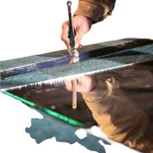 Corta vidrio de 5" marca Fletcher, ideal para realizar cortes firmes y exactos en vidrio plano. Su diseño compacto ofrece un agarre cómodo y un control estable durante el uso, facilitando trazos continuos y limpios. Fabricado con materiales resistentes para brindar un rendimiento confiable en trabajos manuales, proyectos de taller y aplicaciones generales donde se requiere precisión en el corte de vidrio. - Verde Oscuro - Ver 3