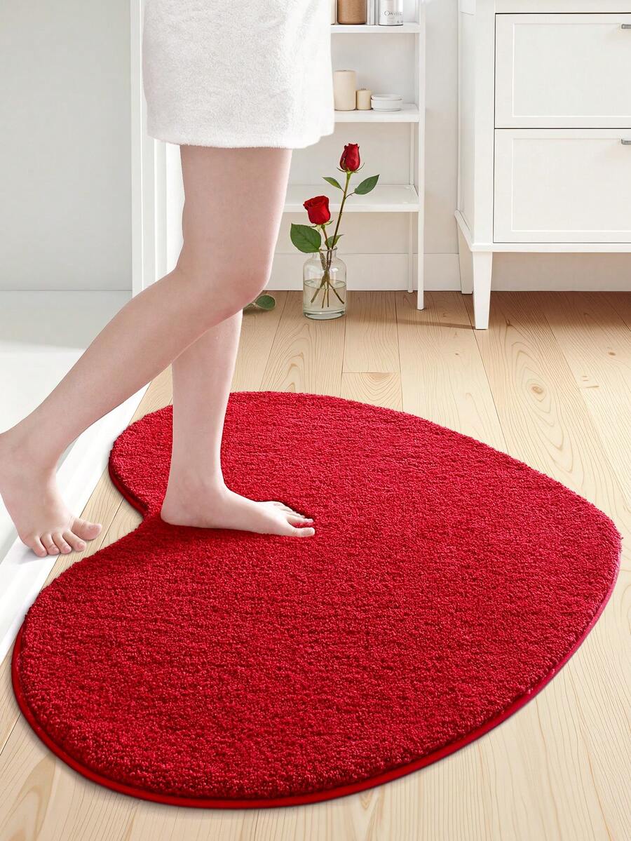 1 pieza Alfombra con forma de corazón rojo aterciopelado, alfombra de baño suave y cómoda de fibra de poliéster, alfombra para dormitorio/dormitorio/aula con detalles de borde acanalado, adecuada para dormitorio, sala de estar