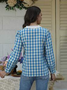 Camisa de mujer con mangas largas y recogidas, botones delanteros, con inserto de encaje y estampado a cuadros - Azul - Ver 5