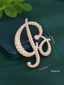1pc Minimalist Elegant Pearl Letter Brooch, Complete Set Of 26 English Letters, Suitable For Accessorizing Sweaters, Coats, Suits In Autumn/Winter, Can Decorate Shirt Collars, Bags, Scarves, Hats, Hair Accessories, Suitable For Office, Dates, Parties And More, Compact And Versatile.