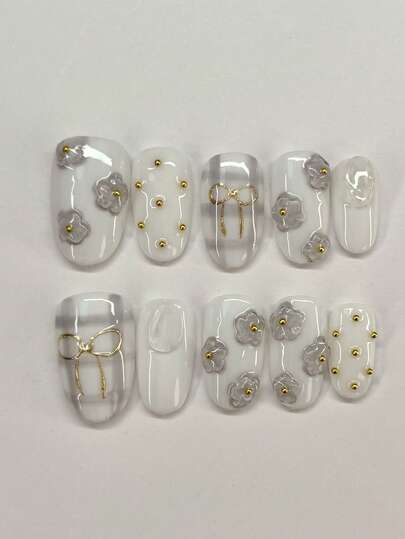 10 Pieces Of Pure Handmade Vintage Silver-White Oval-Shaped Nail Overlays. Perfect For Winter Christmas Dates With A Soft Yet Elegant Vibe. Features Golden Pearls, Silver Floral Snowflake Designs, And Sweater-Like Textures. Includes Jelly Glue And Application Strips. Ideal For Christmas, New Year, Autumn, Winter Dates, Outings, And Skiing. Nail Supplies Nails Handmade Press On Nails