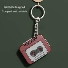 Este nuevo mini reproductor de casete retro con llavero puede reproducir música y grabar audio. Es divertido y peculiar, pequeño y portátil, lo que lo convierte en la opción de regalo perfecta para Navidad, Halloween y cumpleaños. - Burdeos - Ver 10