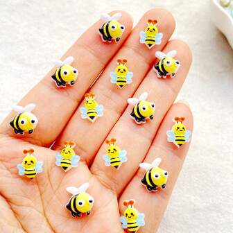 46 st söta mini-dekorationer i harts med tecknade gula bi - lämpliga för nagelkonst-tema - perfekt julklapp