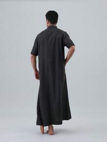 AL HARAMAIN Jubah dan Dishdasha Arab Pria, dengan Kerah Tegak Kecil. Kain Lembut dan Nyaman. Gaya Longgar dan Nyaman, Desain Lengan Pendek Sederhana, Dapat Dicuci dengan Tangan atau Mesin Cuci, Hadiah untuk Keluarga, Gaya Longgar, Cocok untuk Semua Musim, Cocok untuk Ramadan dan Acara Keagamaan Formal | Desain Leher Bulat | Tekstur Halus - Dark Grey - View 5