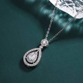 这款女士水滴吊坠项链采用合成锆石镶嵌，奢华闪亮，优雅时尚，百搭高端，适合日常佩戴、宴会、派对、订婚、度假等场合。