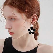 ONLYJUMP Vintage 60s 70s Flower Earrings - Colorful Floral Big Acrylic Daisy Dangle For Women - Lily Petals Hawaii Plant Statement Fashion Jewelry,BlackandWhite - Đen và Trắng - Xem 5