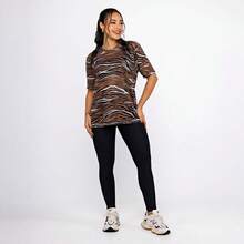 Women's Printed Tulle Blouse/Shirt, Lightweight And Stylish, Perfect For Layering, Fitness, And Modern Casual Looks. Oversized Shirt. - Safari. - 查看 2