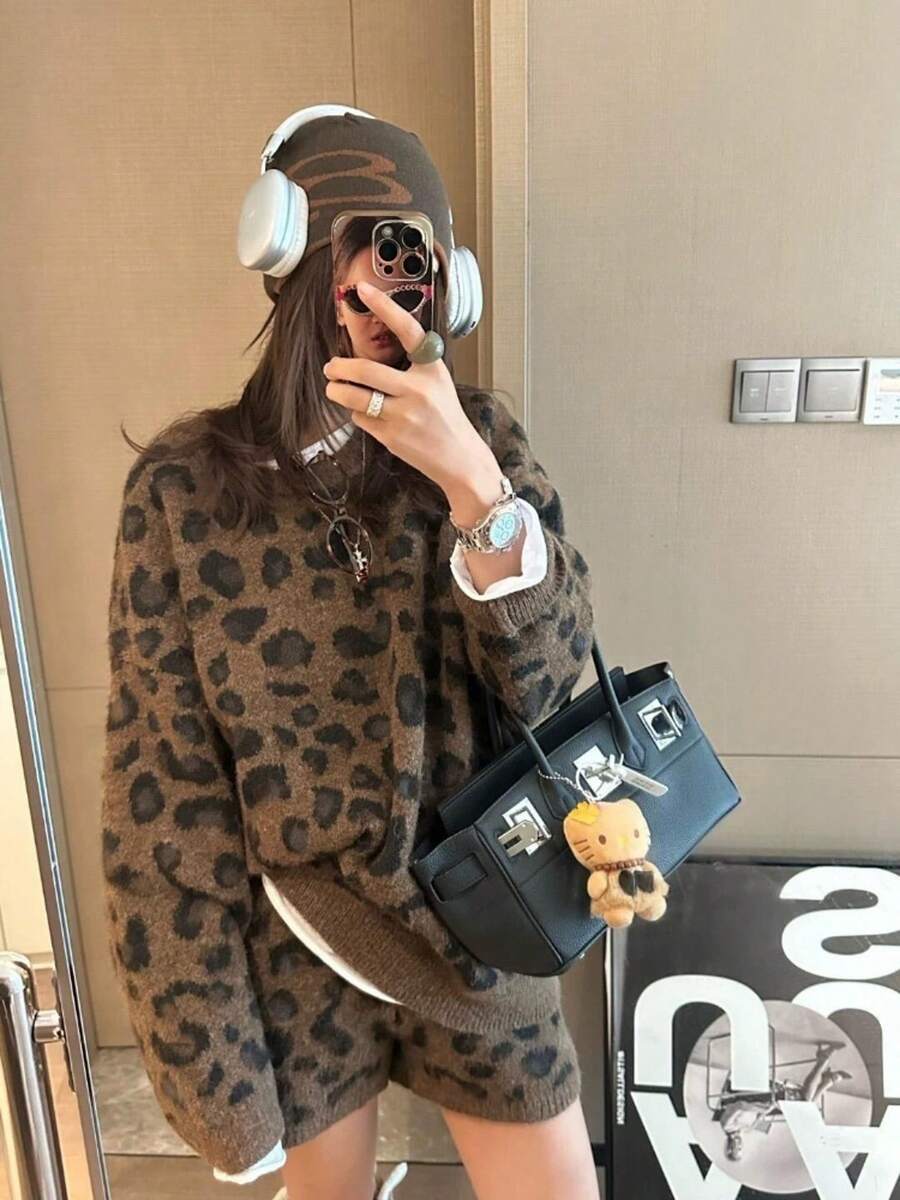 两件套优雅撞色包边纽扣前襟V领长袖开衫毛衣，可爱百褶针织半裙，休闲外出约会上学装扮，秋季女装 - 豹紋 - 查看 1