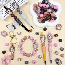 25/49/56 piezas Juego de cuentas de silicona con forma de erizo 3D lindos - Cuentas con forma de erizo de color marrón, rosa, café, gris - Ideal para manualidades DIY como llaveros, collares, pulseras, bolígrafos decorativos, joyería y colgantes - Adecuado para volver a la escuela, Halloween, Navidad, regalos festivos, regalos de cumpleaños - Erizo adorable en 3D - Ver 4