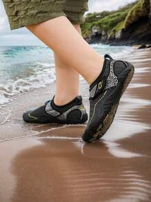 1 Pair Summer New Kids Aqua Shoes, Striped Fashion Print, Breathable Mesh, Quick Dry, Boys Beach Water Swimming Shoes, Low-Top, Hook And Loop, Rubber Sole, Wear-Resistant, Outdoor, Boys Cycling Shoes, Lightweight Indoor Yoga, Skipping, Running Trainers - Black - View 1