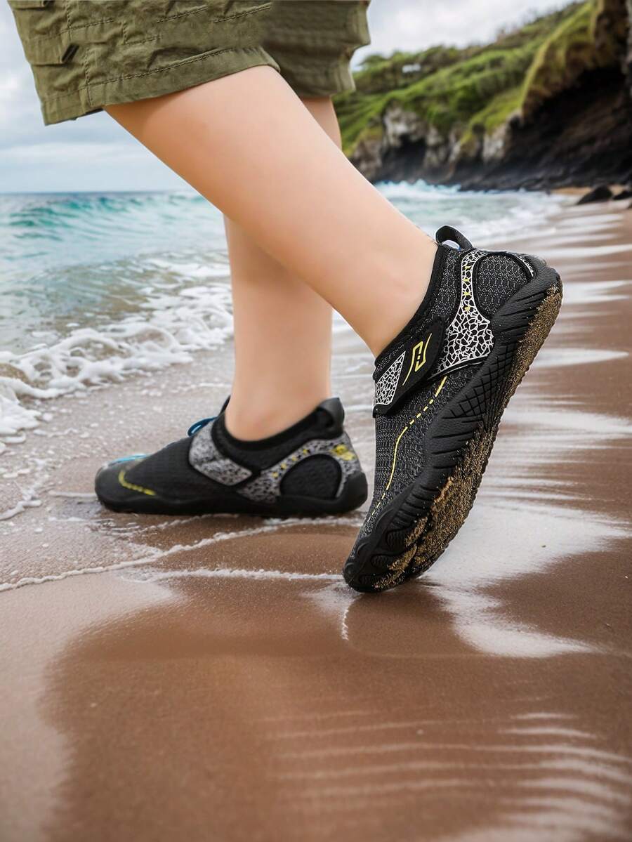 1 Pair Summer New Kids Aqua Shoes, Striped Fashion Print, Breathable Mesh, Quick Dry, Boys Beach Water Swimming Shoes, Low-Top, Hook And Loop, Rubber Sole, Wear-Resistant, Outdoor, Boys Cycling Shoes, Lightweight Indoor Yoga, Skipping, Running Trainers - Black - View 1