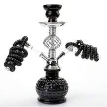 一套经典优雅水烟管，包含1/2英寸烟管、便携式水烟套装（含烟杆、烟碗、烟钳及其他配件）、精致玻璃水烟壶，无需用电，方便实用。