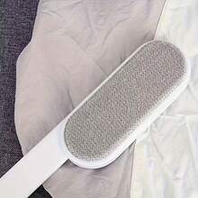 فرشاة إزالة الشعر والغبار ذات الوجهين المزدوجة، مصممة للتنظيف اليدوي الساكن. مصنوعة من البولي بروبيلين، مناسبة للملابس والأرائك والأثاث والملاءات والسجاد، لا تحتاج إلى كهرباء.