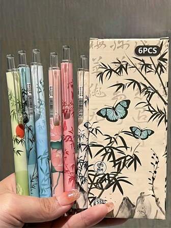 这款六件套文具礼盒采用传统的中国竹子和蝴蝶图案设计，包含一支按压式中性笔和一支黑色ST笔芯。该笔速干且书写流畅，是周年纪念日或节日的理想礼物。