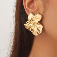 1 par de pendientes de botón metálicos plegables con diseño geométrico de pétalos, pendientes personalizados exagerados para mujeres - Dorado - Ver 3
