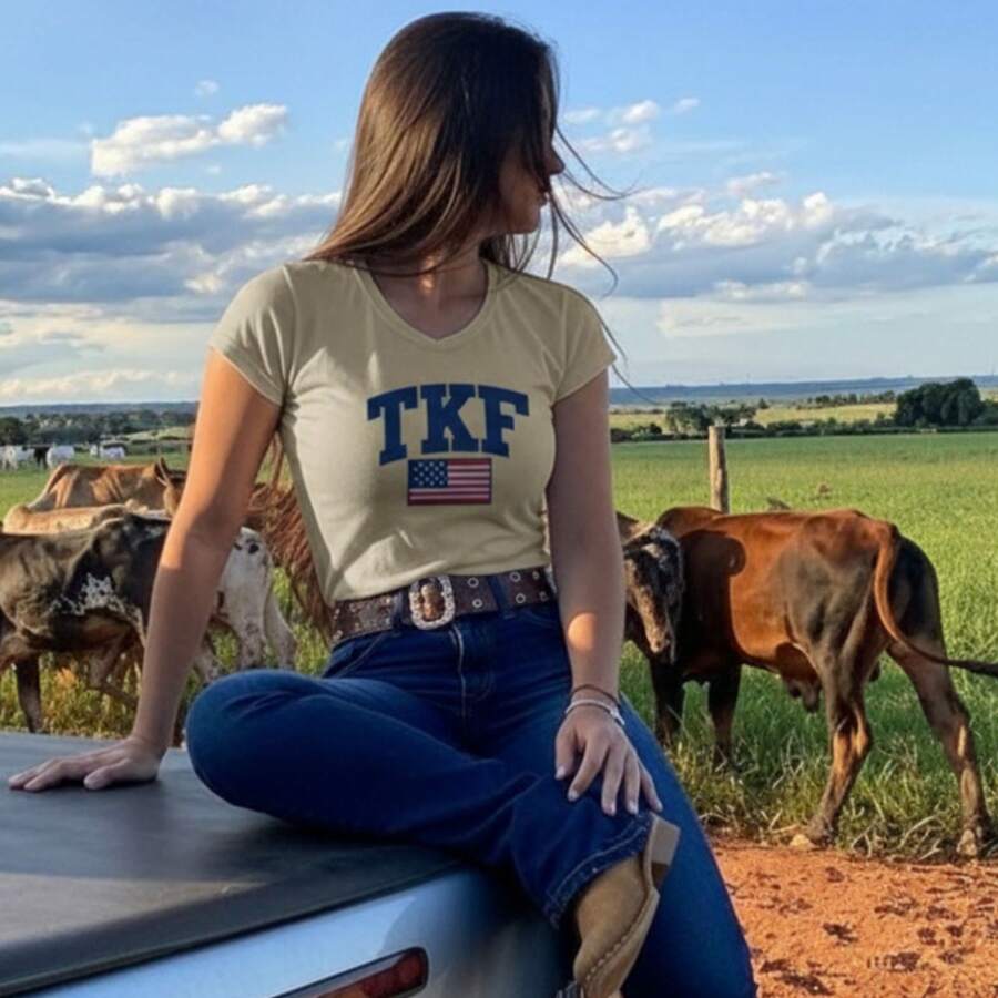 Women's Country T-Shirt TKF - American Flag & Stars Print - Slim Ribbed Knit - Cowgirl Fashion Style - 米色 - 查看 1