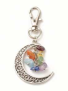 七彩碎石月亮吊坠新款时尚金属钥匙扣，适合日常佩戴，可作包包配件，可作为礼物送给家人、朋友、同学、爱人、生日、老师、纪念品。