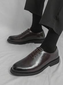 Men's Formal Leather Oxford Shoes, Vintage Carved Lace-Up Low-Top Casual Brogue Shoes - Brown - View 5